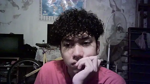 Snapshot of Emv2 chatting on February 12, 1:55 am Emv2 online show from February 12, 1:55 am