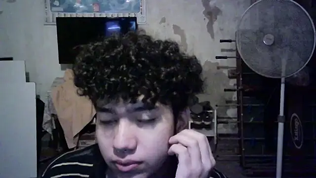 Snapshot of Emv2 chatting on February 28, 6:36 am Emv2 online show from February 28, 6:36 am