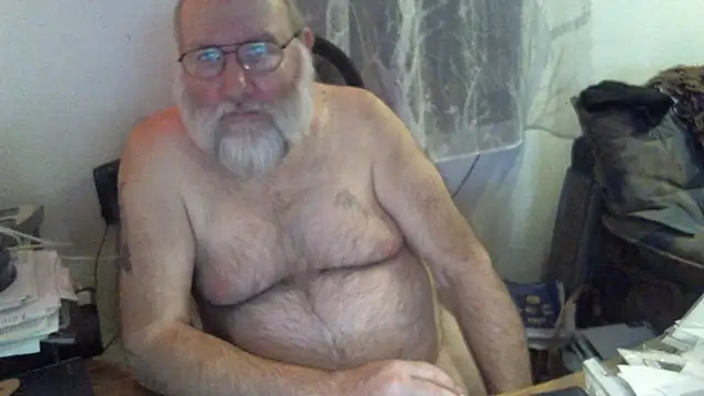 Snapshot of SexySantaC chatting on December 17, 9:16 pm SexySantaC online show from December 17, 9:16 pm