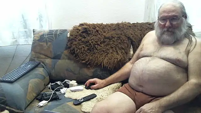 Snapshot of SexySantaC chatting on December 29, 7:00 pm SexySantaC online show from December 29, 7:00 pm
