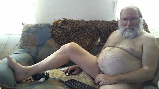 Snapshot of SexySantaC chatting on December 31, 2:14 pm SexySantaC online show from December 31, 2:14 pm