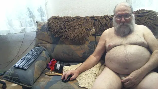 Snapshot of SexySantaC chatting on January 13, 6:38 pm SexySantaC online show from January 13, 6:38 pm