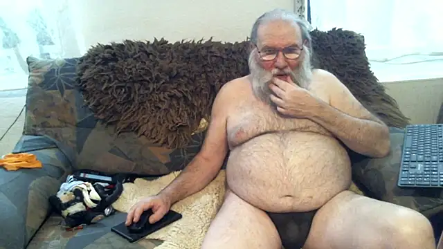 Snapshot of SexySantaC chatting on February 2, 8:19 pm SexySantaC online show from February 2, 8:19 pm