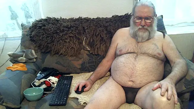 Snapshot of SexySantaC chatting on February 6, 5:40 pm SexySantaC online show from February 6, 5:40 pm