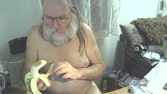 Snapshot of SexySantaC chatting on March 18, 10:48 pm SexySantaC online show from March 18, 10:48 pm