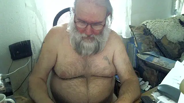 Snapshot of SexySantaC chatting on October 6, 2:03 pm SexySantaC online show from October 6, 2:03 pm