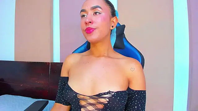 Snapshot of abbyblairs3 chatting on February 6, 5:45 am abbyblairs3 online show from February 6, 5:45 am