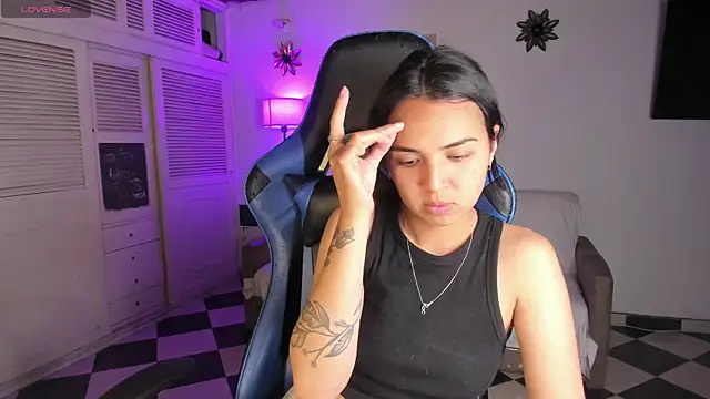 Miss Nicole online show from January 17, 1:47 am