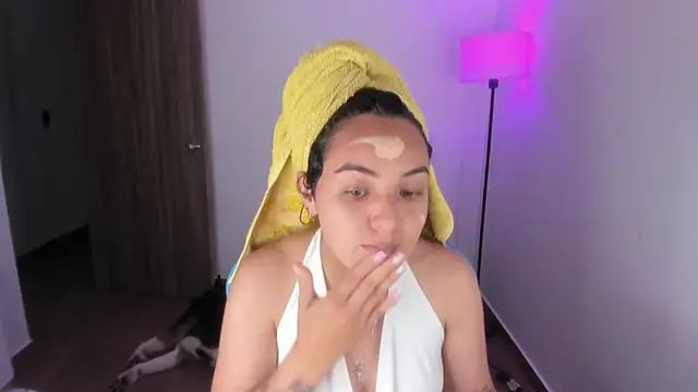 Miss Nicole online show from December 14, 2:06 am