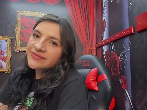 Snapshot of AmaiaDavies chatting on December 7, 1:36 am AmaiaDavies online show from December 7, 1:36 am