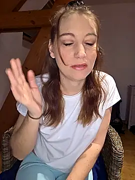 Snapshot of XLisaxx chatting on February 21, 6:03 am XLisaxx online show from February 21, 6:03 am