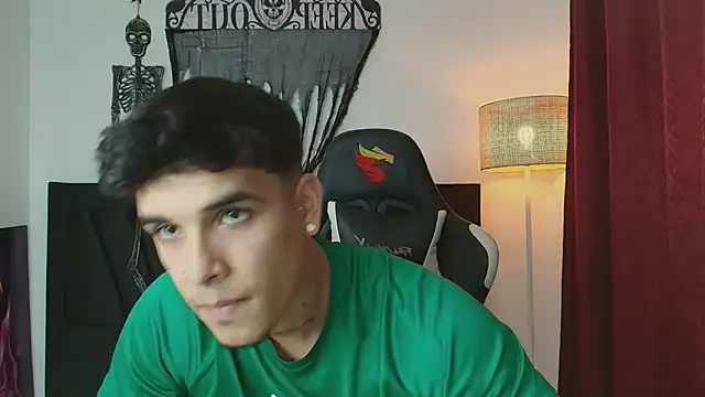 Snapshot of Evan_stoner chatting on October 29, 3:20 am Evan stoner online show from October 29, 3:20 am