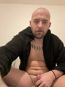 Snapshot of bigguy101 chatting on January 8, 11:09 pm bigguy101 online show from January 8, 11:09 pm