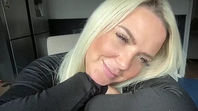 Bustyblondebabe32 online show from September 17, 10:39 am