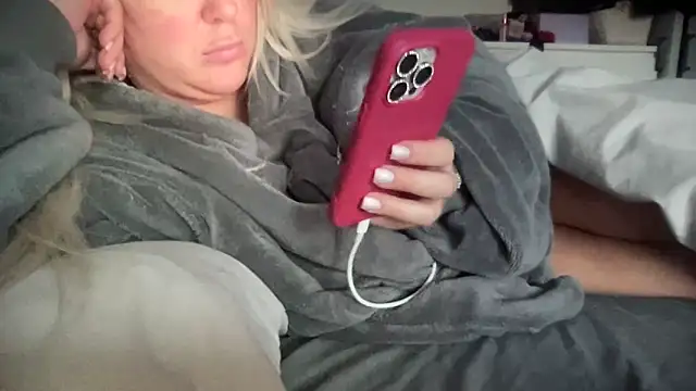 Bustyblondebabe32 online show from March 26, 6:30 am