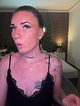 Snapshot of LizaRoxx chatting on July 17, 11:09 pm LizaRoxx online show from July 17, 11:09 pm