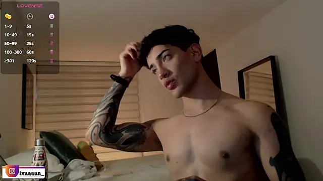 Snapshot of ivaaaan_ chatting on April 24, 10:12 pm ivaaaan online show from April 24, 10:12 pm