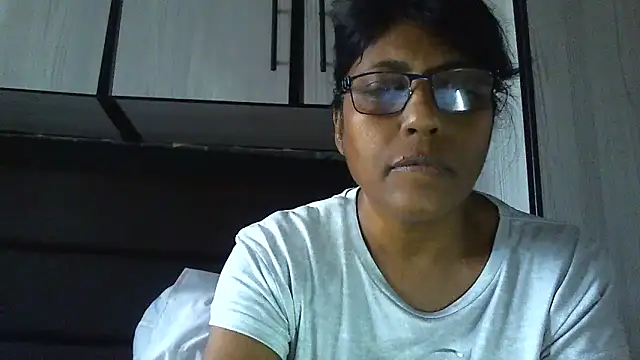 Snapshot of MsAttitude chatting on December 4, 9:29 am MsAttitude online show from December 4, 9:29 am