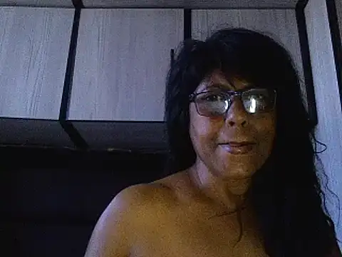 Snapshot of MsAttitude chatting on January 3, 8:10 am MsAttitude online show from January 3, 8:10 am