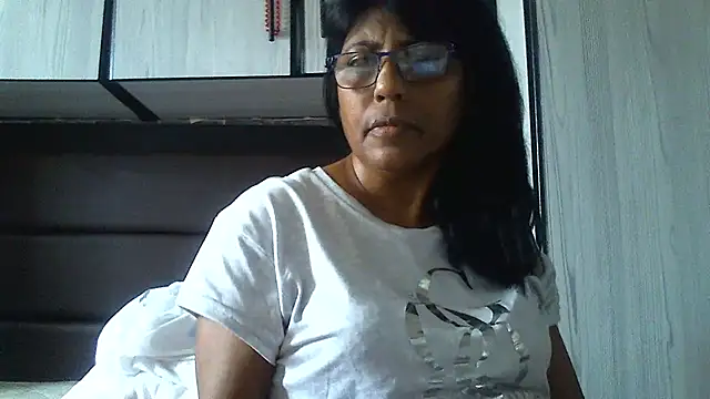 Snapshot of MsAttitude chatting on January 6, 11:29 am MsAttitude online show from January 6, 11:29 am