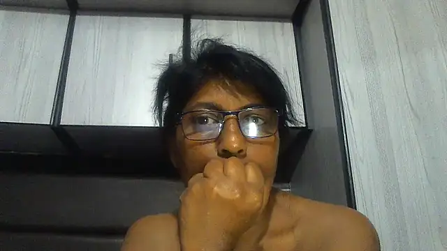 Snapshot of MsAttitude chatting on January 17, 5:30 pm MsAttitude online show from January 17, 5:30 pm