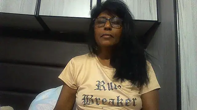 Snapshot of MsAttitude chatting on February 3, 12:03 pm MsAttitude online show from February 3, 12:03 pm