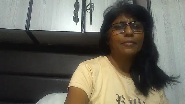 Snapshot of MsAttitude chatting on February 18, 9:32 am MsAttitude online show from February 18, 9:32 am