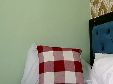 Snapshot of divineass_1 chatting on June 1, 8:38 am divineass 1 online show from June 1, 8:38 am
