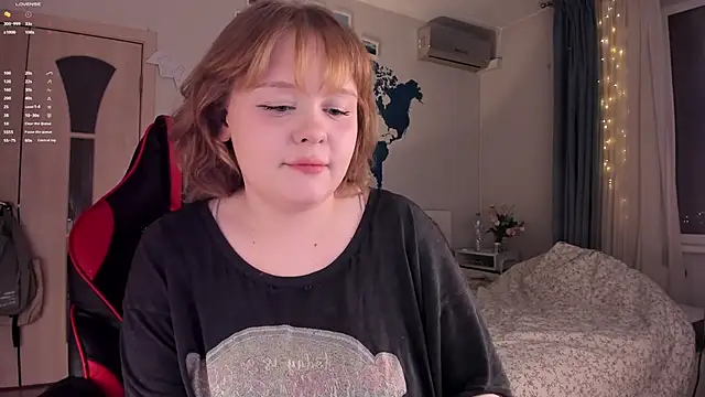 LisaLaas online show from December 7, 2:35 pm