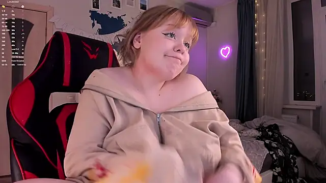 LisaLaas online show from December 14, 1:16 pm