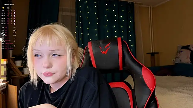 LisaLaas online show from September 21, 5:25 pm