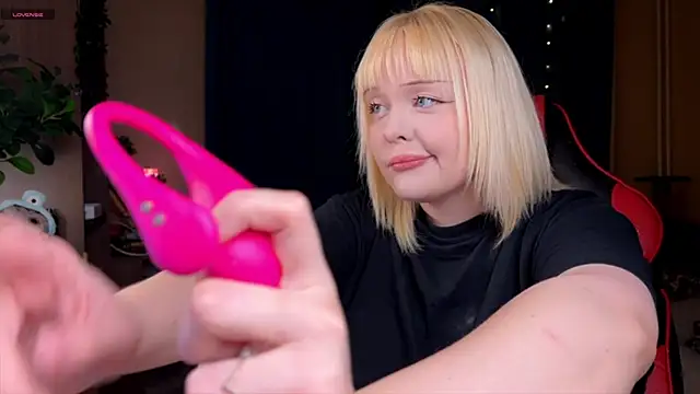 LisaLaas online show from October 12, 8:52 pm