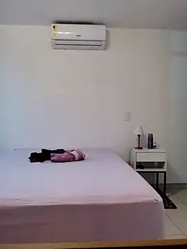 Snapshot of luizamello1234 chatting on December 21, 8:27 pm luizamello1234 online show from December 21, 8:27 pm