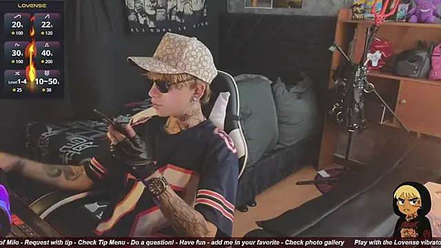 AcidMilo online show from December 5, 5:31 pm