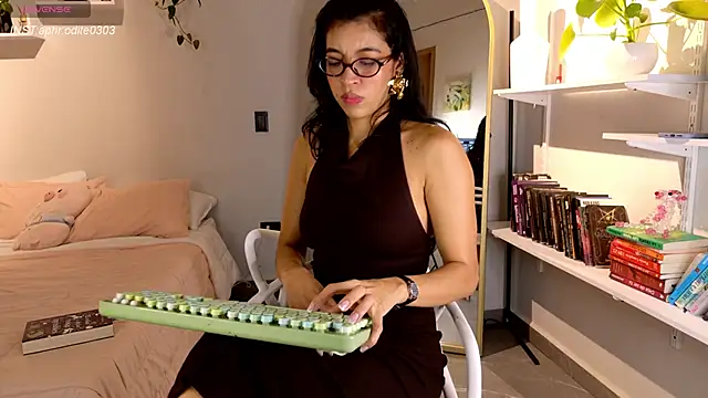 Snapshot of Nikol-JE chatting on September 14, 1:27 am Nikol-JE online show from September 14, 1:27 am