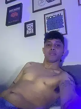 Snapshot of tonysexyboy chatting on December 15, 11:53 pm tonysexyboy online show from December 15, 11:53 pm