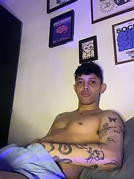 Snapshot of tonysexyboy chatting on December 16, 4:34 am tonysexyboy online show from December 16, 4:34 am