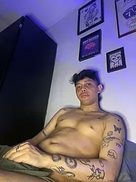 Snapshot of tonysexyboy chatting on December 16, 8:58 pm tonysexyboy online show from December 16, 8:58 pm