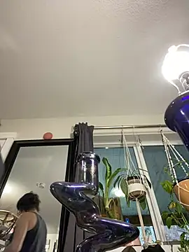 mikittyy online show from December 18, 6:35 pm