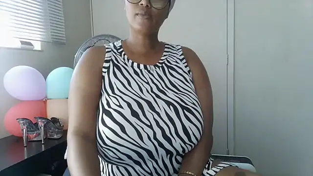 Snapshot of Charlie-Crawford chatting on May 2, 7:24 am Charlie-Crawford online show from May 2, 7:24 am