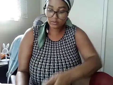 Snapshot of Charlie-Crawford chatting on May 7, 8:52 am Charlie-Crawford online show from May 7, 8:52 am
