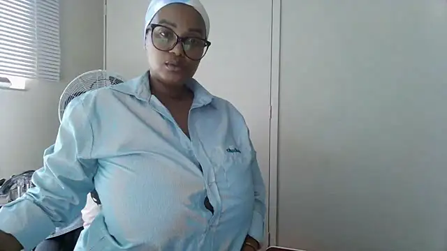 Snapshot of Charlie-Crawford chatting on May 11, 9:15 am Charlie-Crawford online show from May 11, 9:15 am