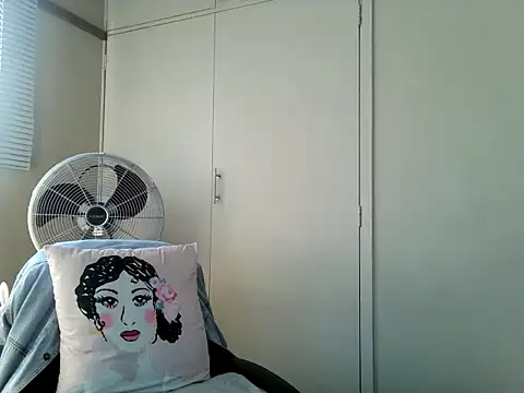 Snapshot of Charlie-Crawford chatting on May 11, 2:45 pm Charlie-Crawford online show from May 11, 2:45 pm