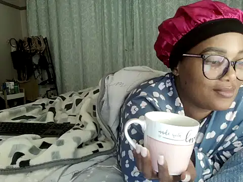 Snapshot of Charlie-Crawford chatting on May 17, 4:10 am Charlie-Crawford online show from May 17, 4:10 am