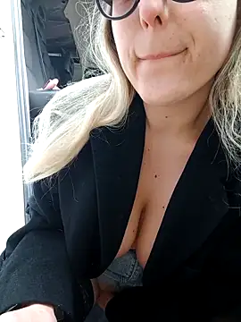 dolcehelena993 online show from March 7, 12:02 pm