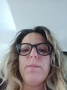 Snapshot of dolcehelena993 chatting on July 12, 2:30 pm dolcehelena993 online show from July 12, 2:30 pm