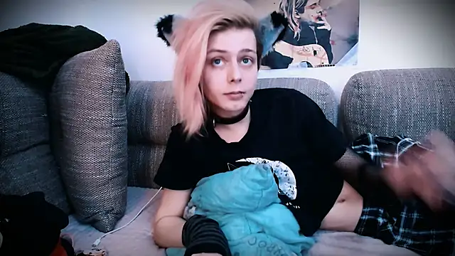 Littlepinkcat online show from October 27, 2:43 pm