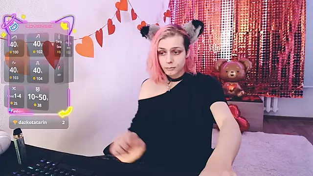 Littlepinkcat online show from February 22, 7:40 am