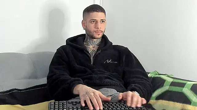  jamesleandros1 online show from November 28, 12:41 pm