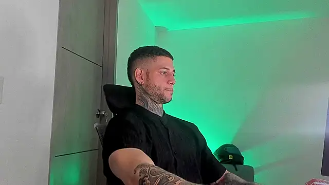  jamesleandros1 online show from June 1, 3:52 am